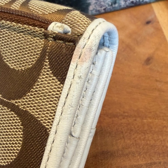 Coach Vintage Signature Khaki and White Leather Wallet - Picture 16 of 16